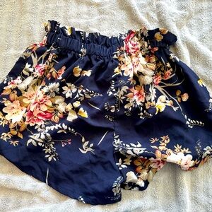 Cute floral shorts !